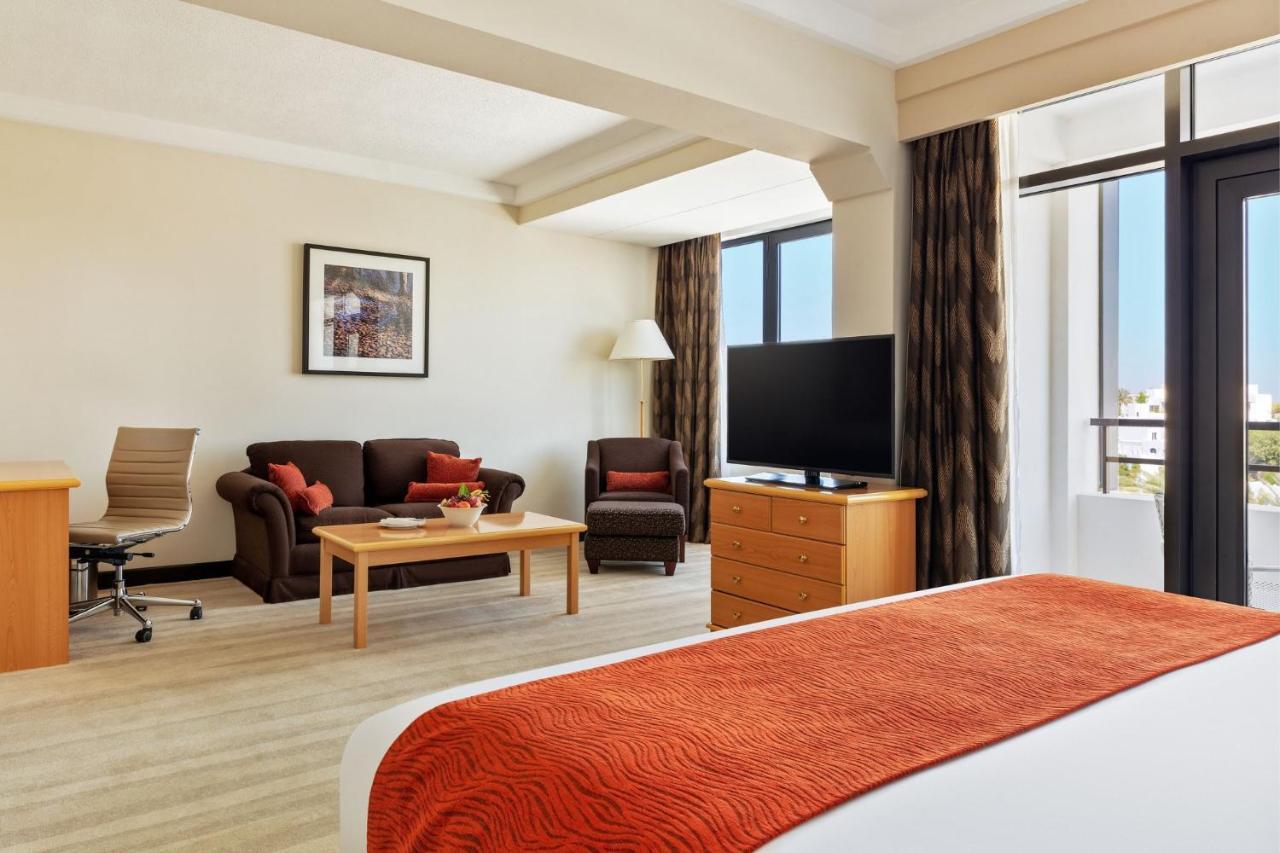 Crowne Plaza Muscat By Ihg Hotel Eksteriør billede