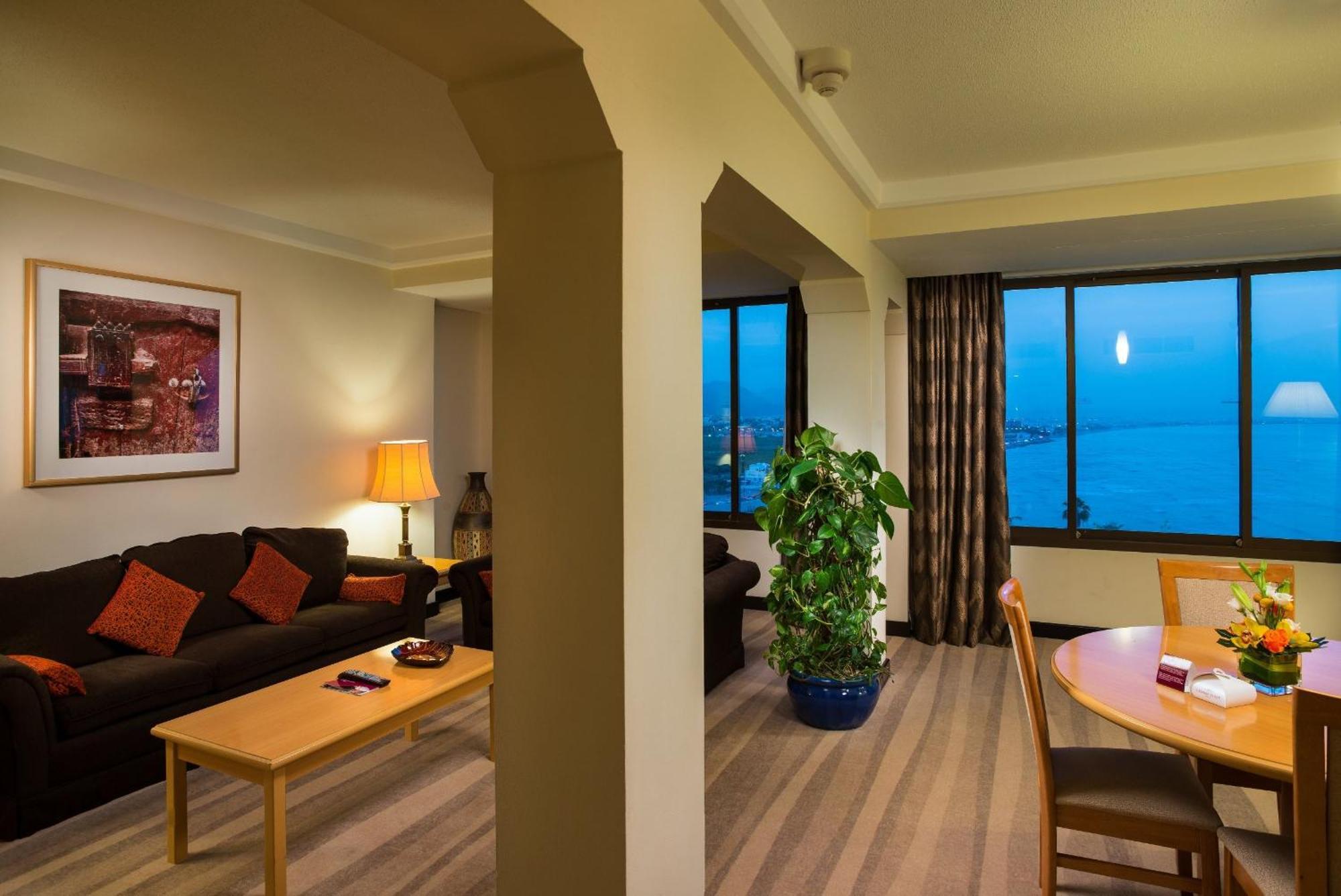 Crowne Plaza Muscat By Ihg Hotel Eksteriør billede